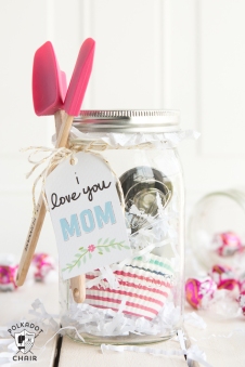 baking-mason-jar-gift-for-moms